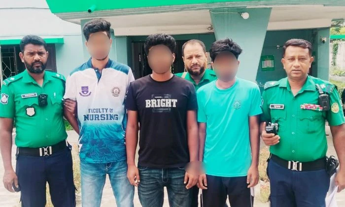 রাজশাহী নার্সিং কলেজ হোস্টেলে পিটিয়ে যুবক হত্যা: ৩ শিক্ষার্থী গ্রেপ্তার